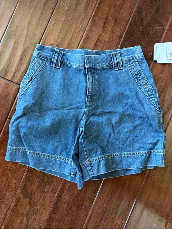 Liz Claiborne Pants - NWT Liz Claiborne Denim Shorts | Size 4 | Classic Blue Jean Shorts with Pockets
